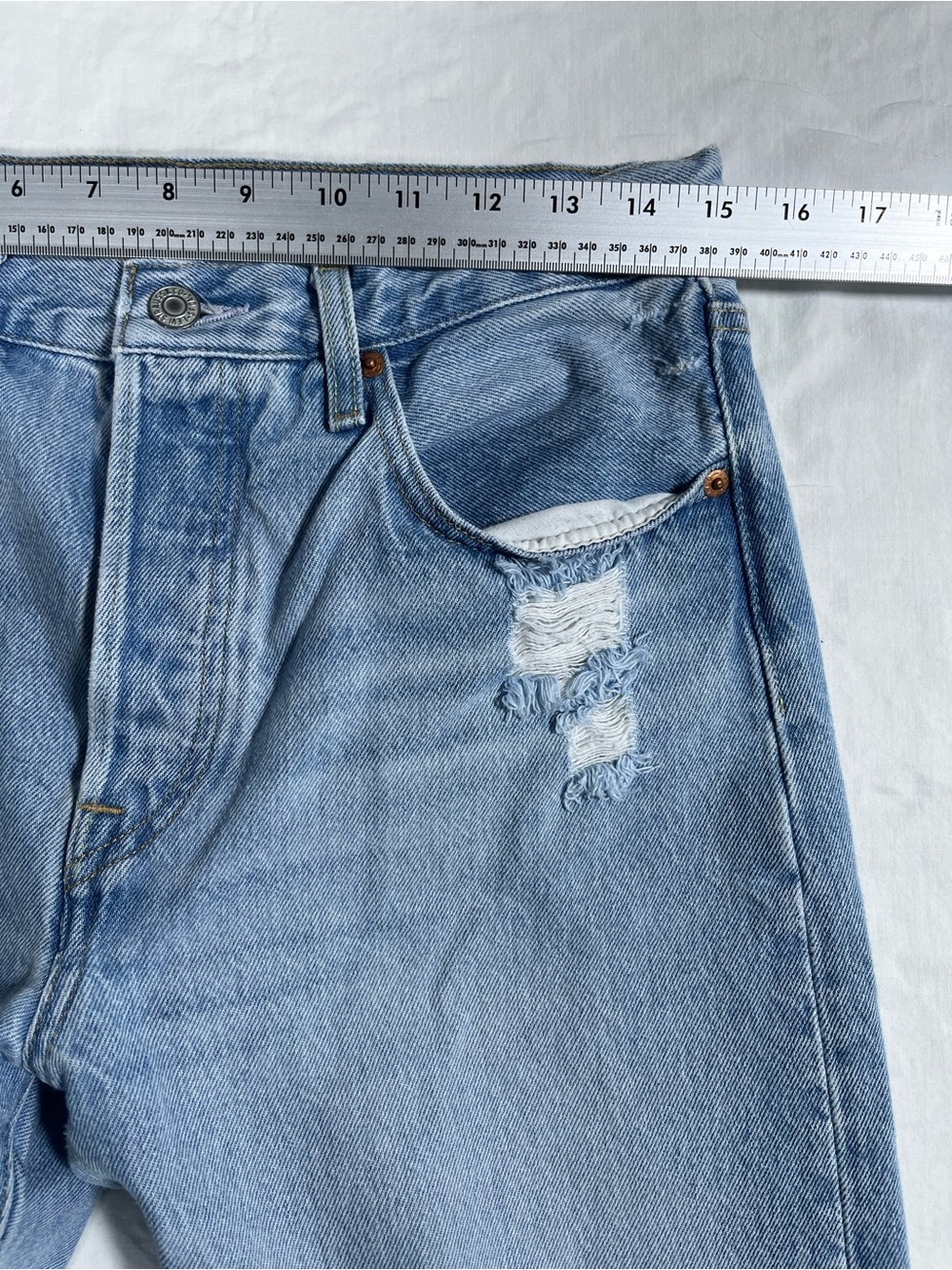 Levi’s 501 Skinny Jeans W28 L28 Distressed Light-wash - Picture 12 of 16